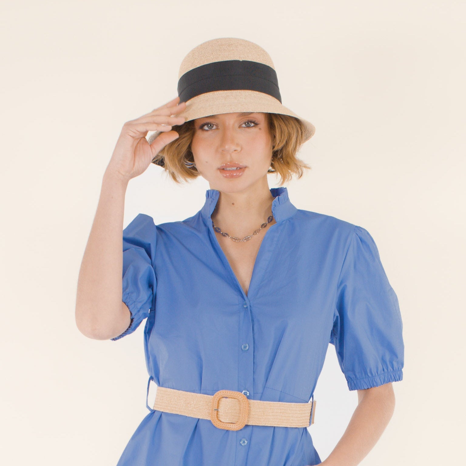 Jeanne – Chapeau cloche en paille – naturel et noir