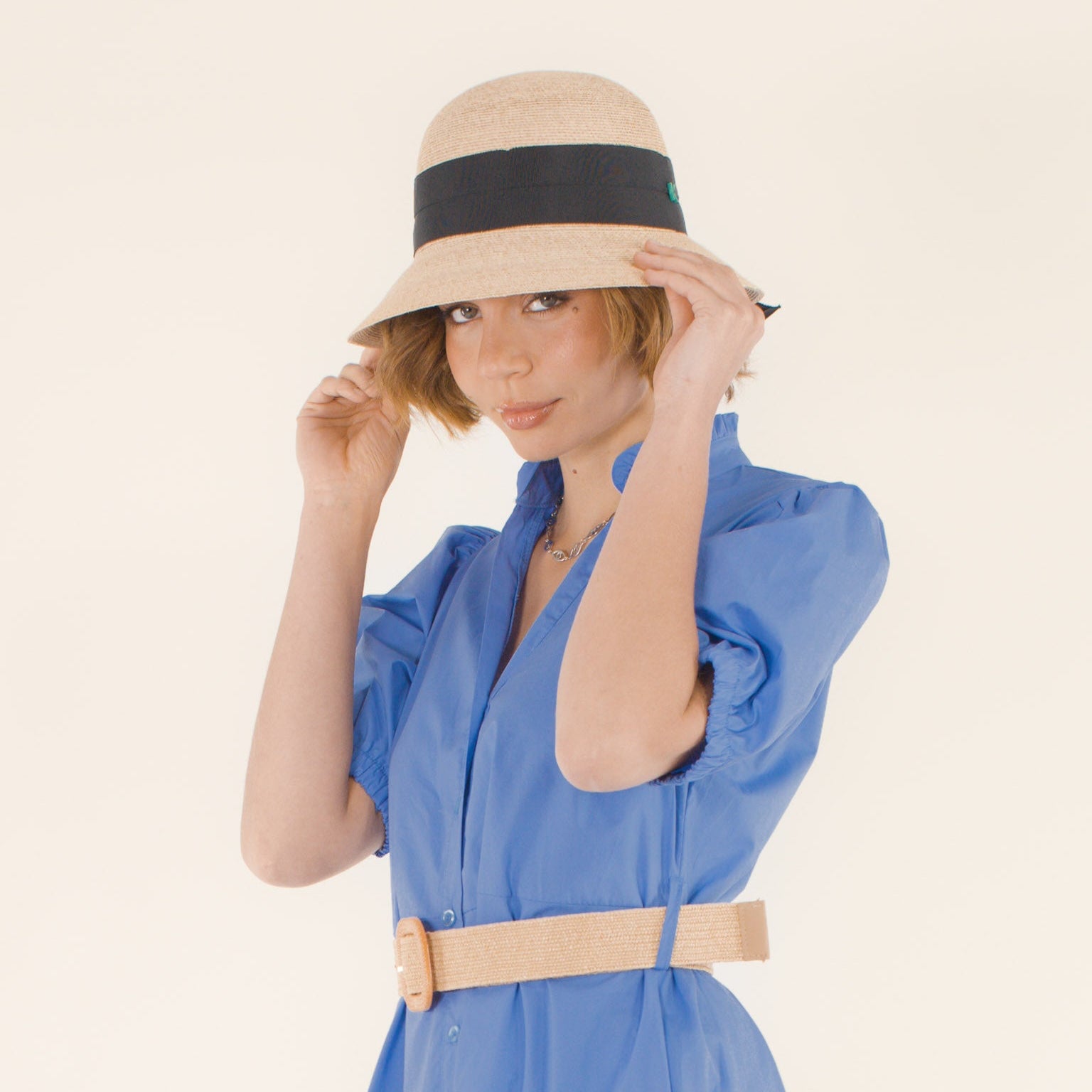 Jeanne – Chapeau cloche en paille – naturel et noir