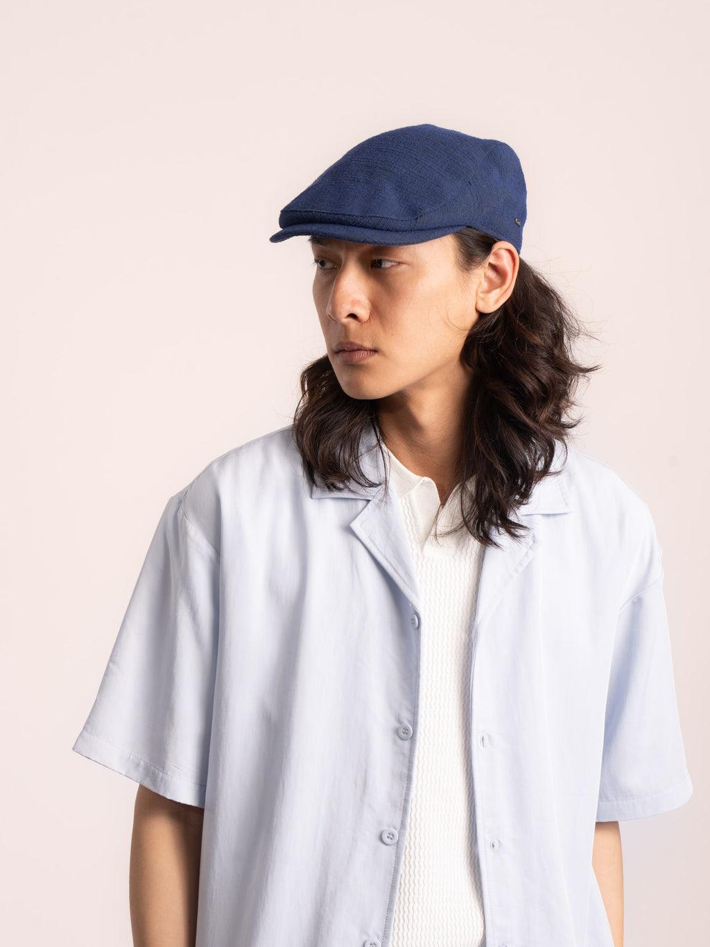 Blaise – Casquette plate en coton texturé – bleu nuit