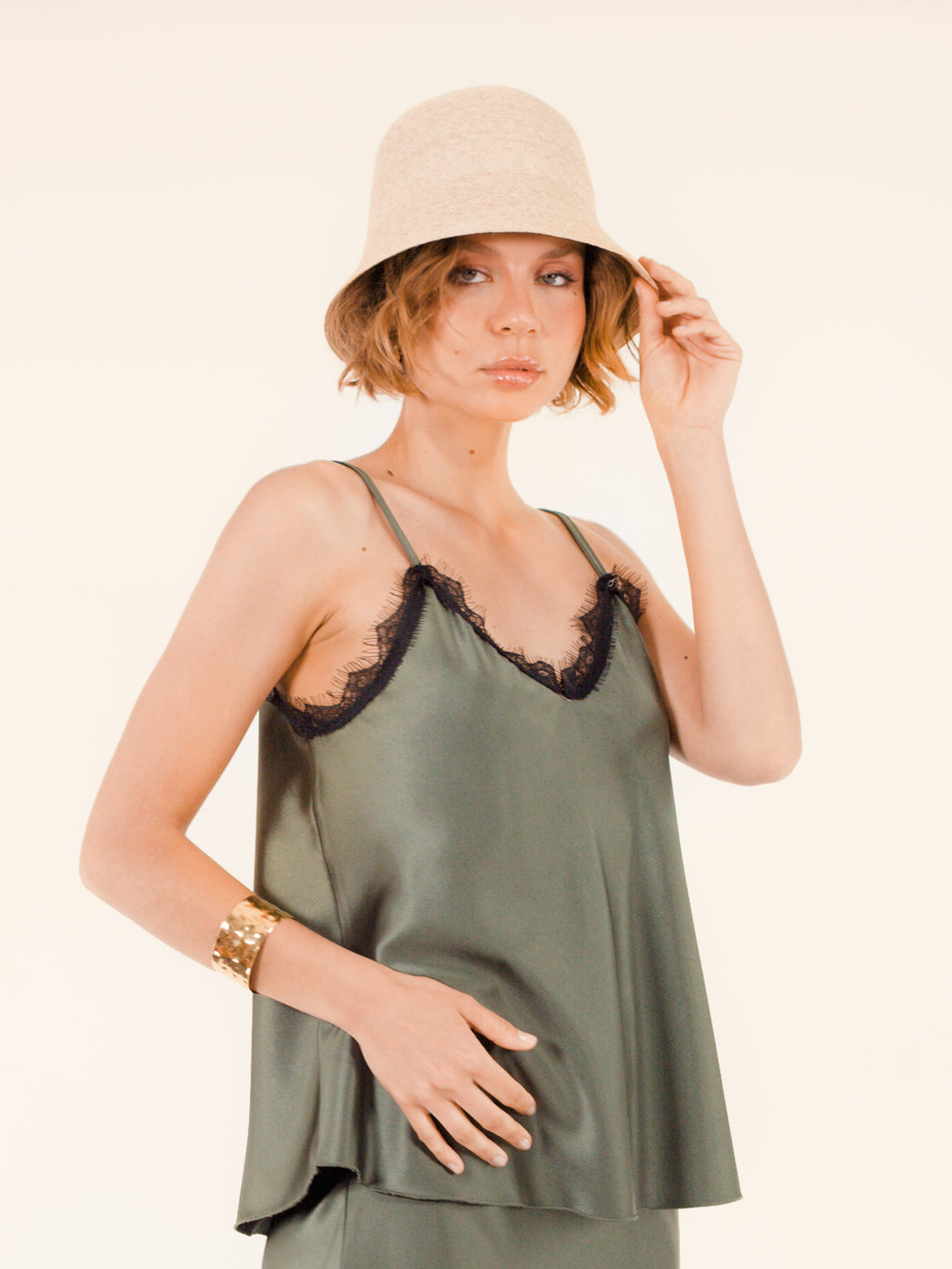 Cécile – Chapeau cloche en raphia – écru naturel