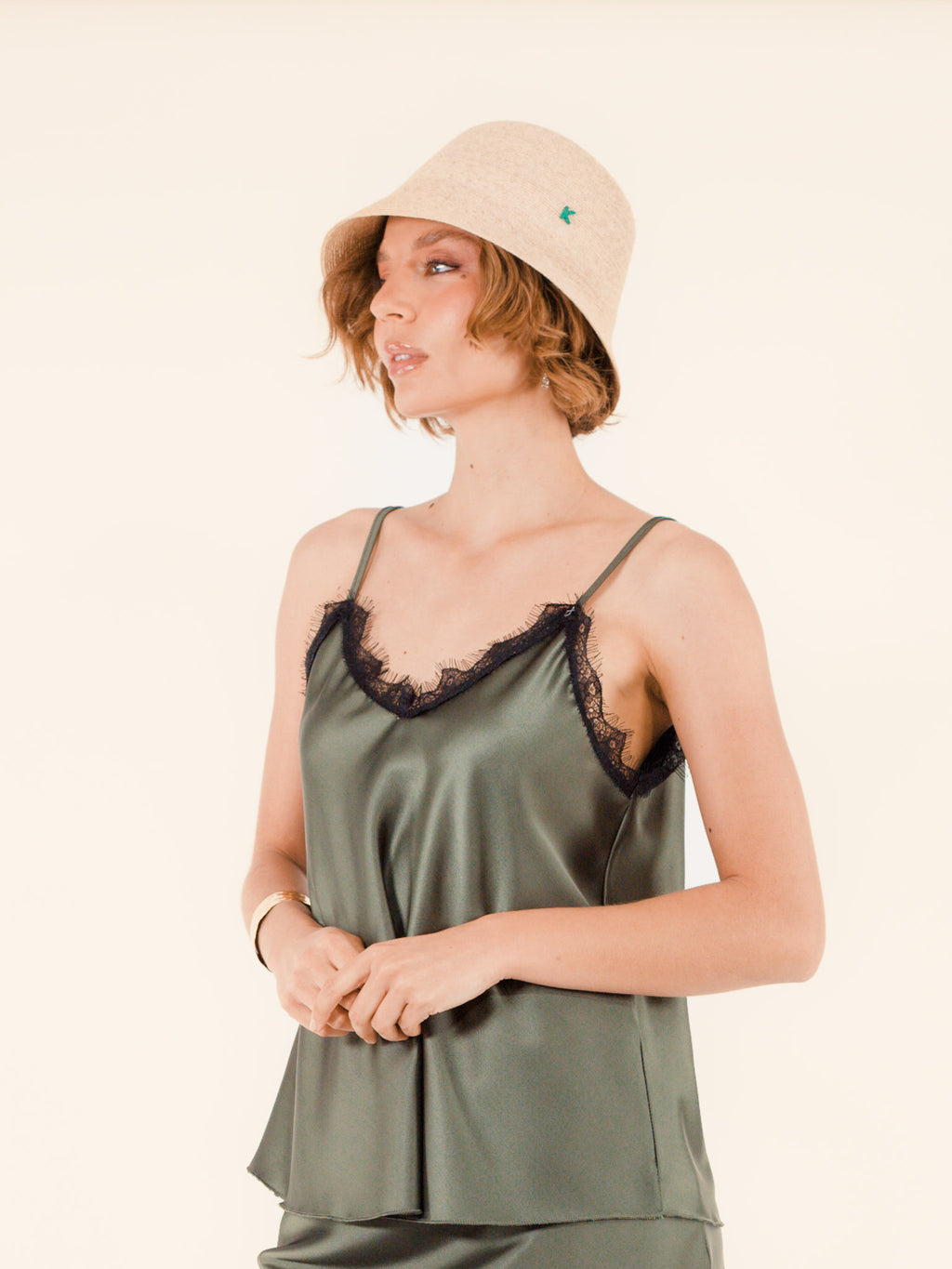 Cécile – Chapeau cloche en raphia – écru naturel