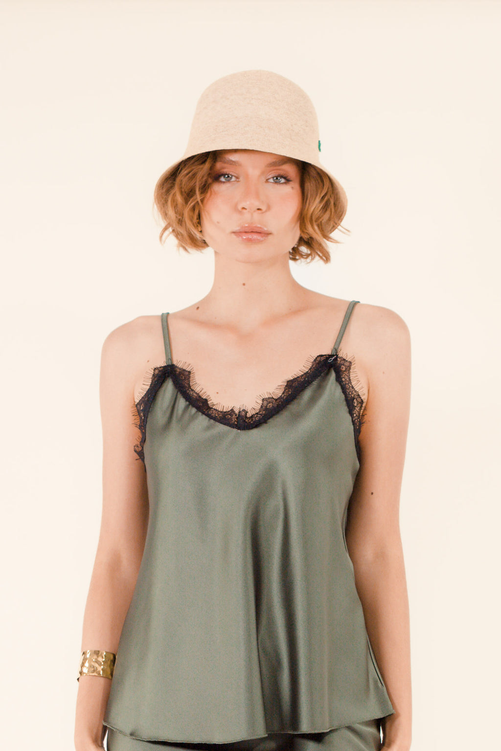 Cécile – Chapeau cloche en raphia – écru naturel