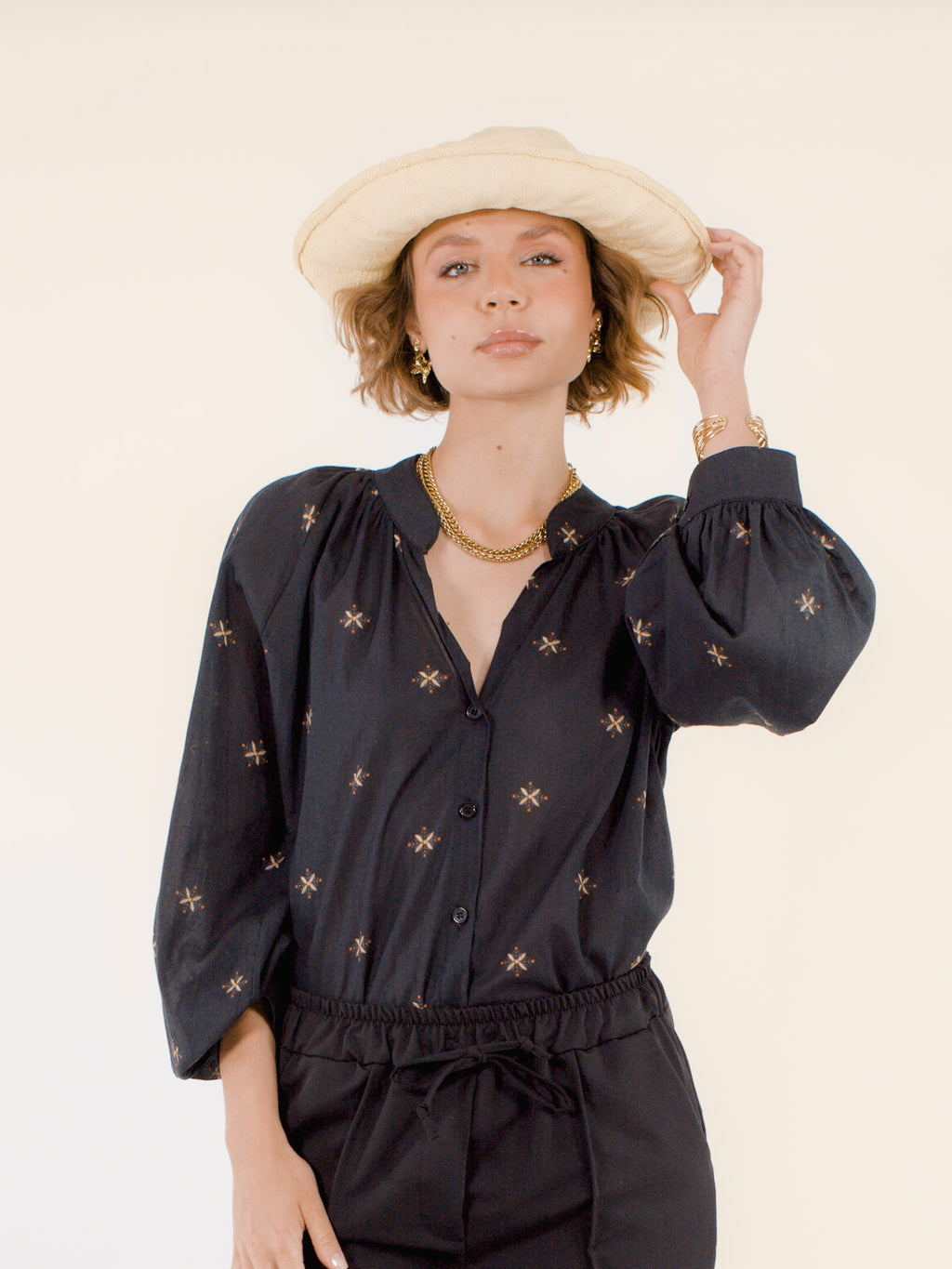 Léontine – Chapeau à bord large en raphia – ivoire brut