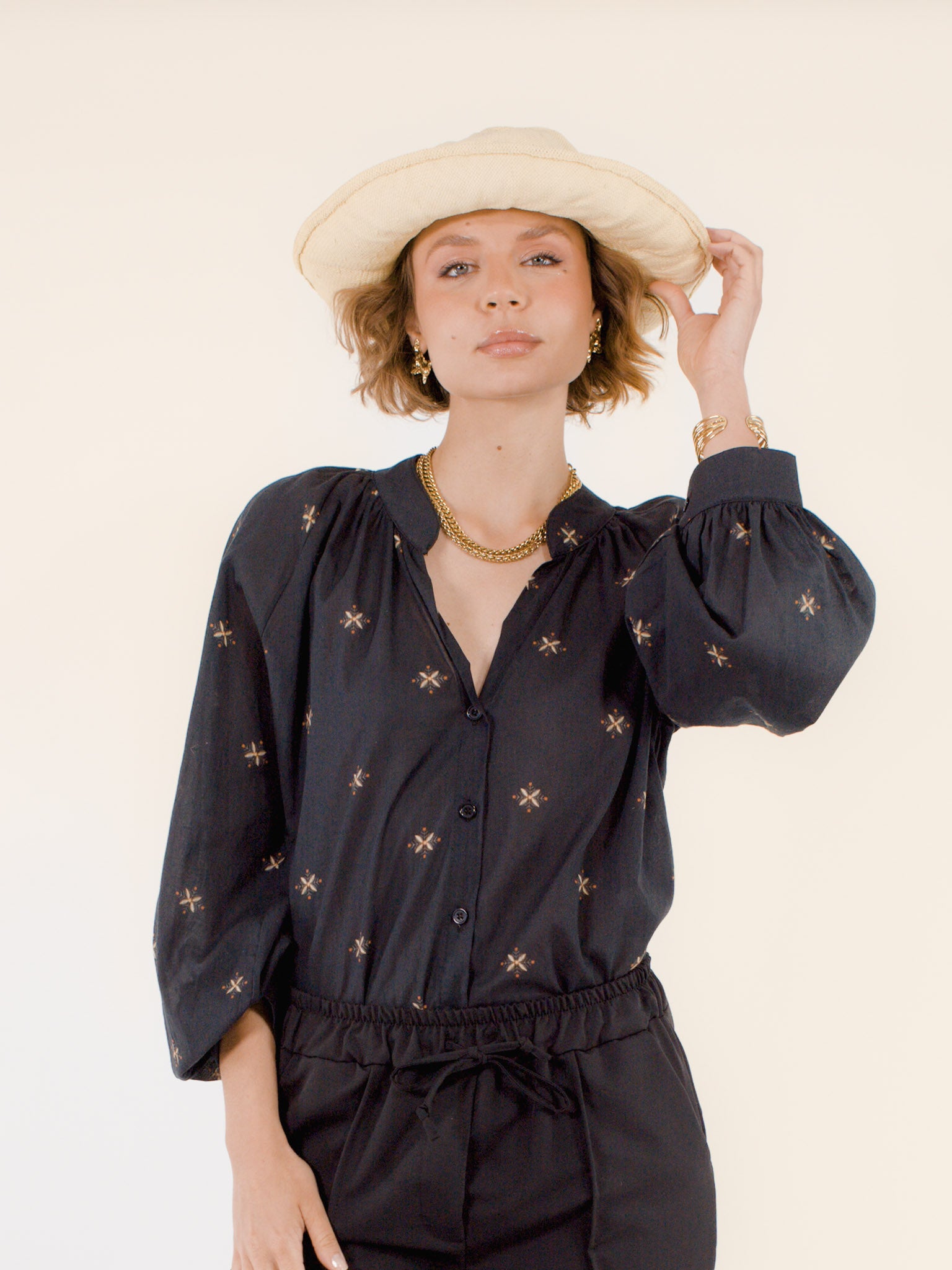 Léontine – Chapeau à bord large en raphia – ivoire brut