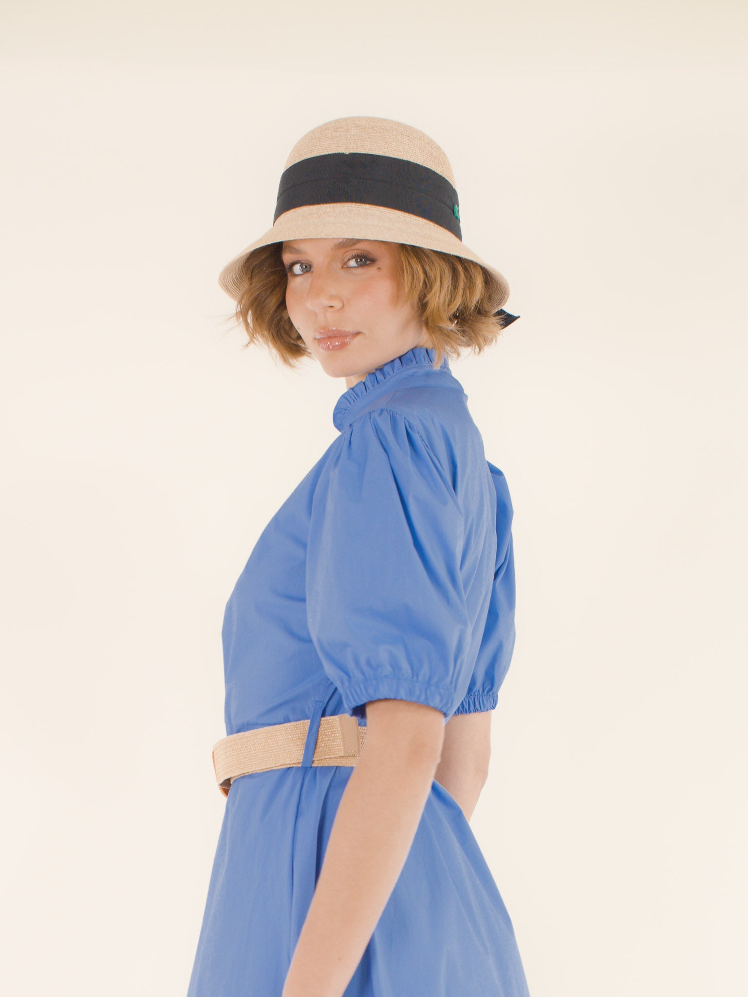 Jeanne – Chapeau cloche en paille – naturel et noir